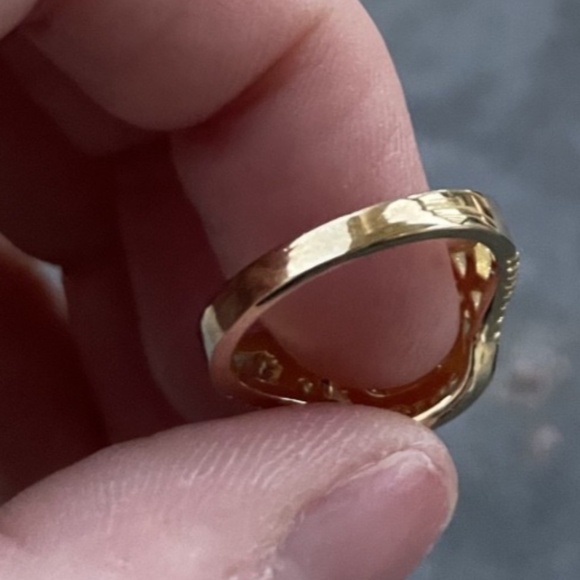 Gold plated Ring w/ cubic zirconia Size 7 - Picture 3 of 6